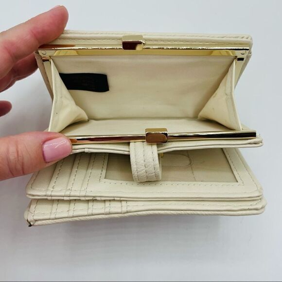 Safekeeper Weaved Design Wallet - Picture 7 of 7